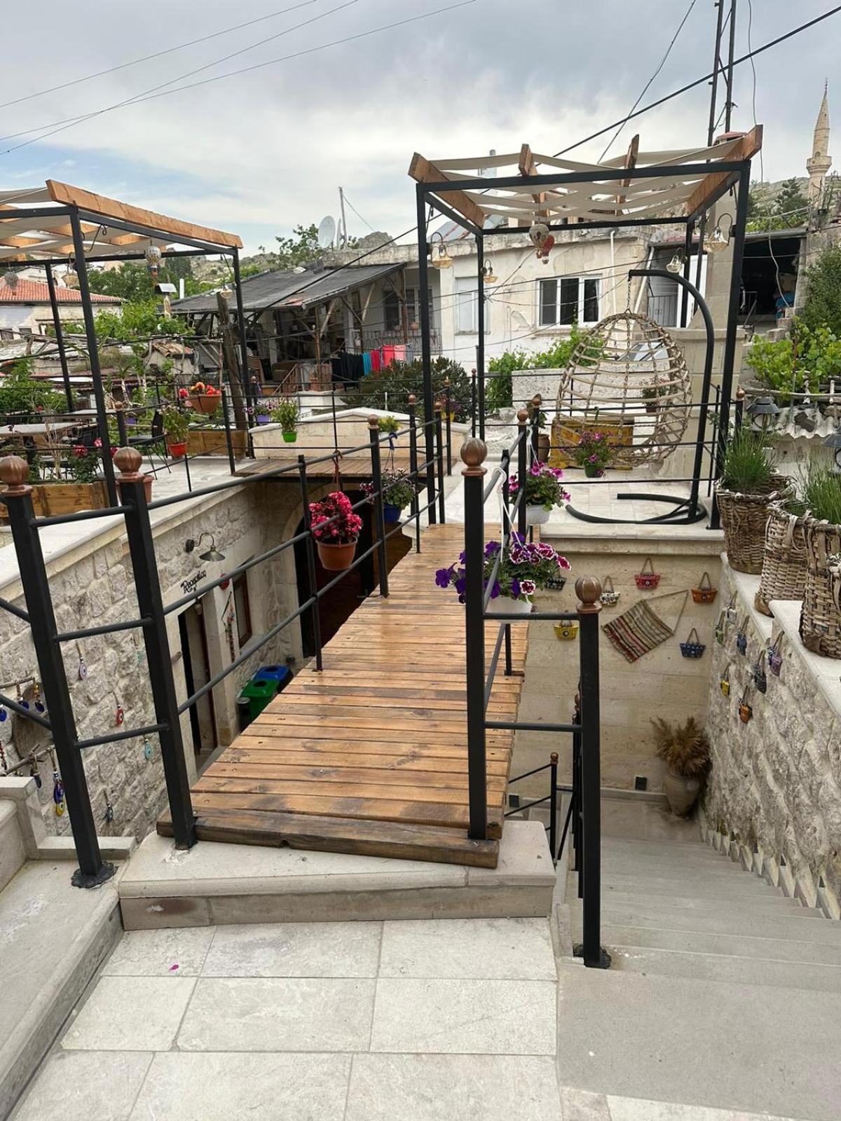 Bayar Cave Suites Юргюп Екстериор снимка