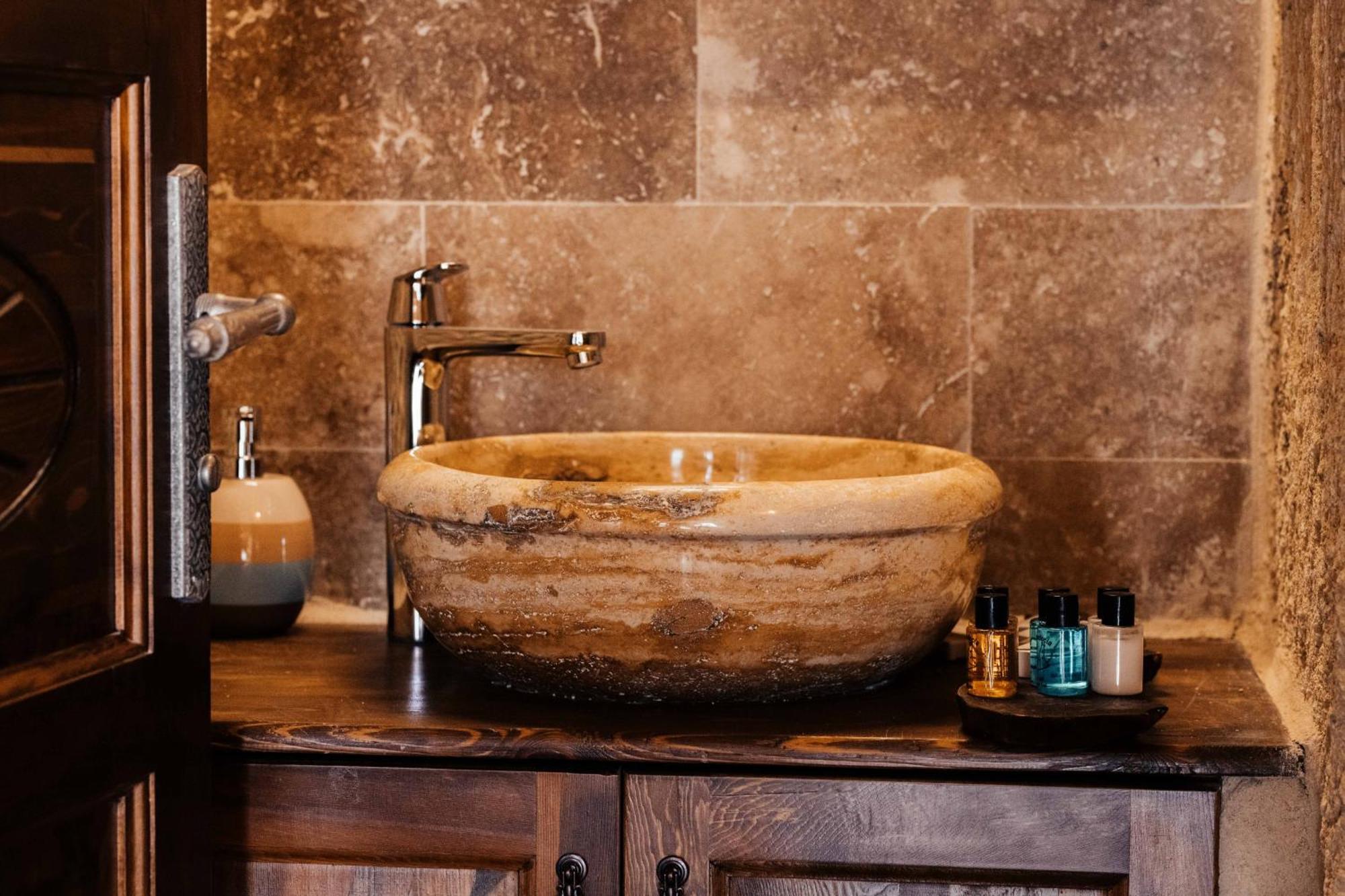 Bayar Cave Suites Юргюп Екстериор снимка
