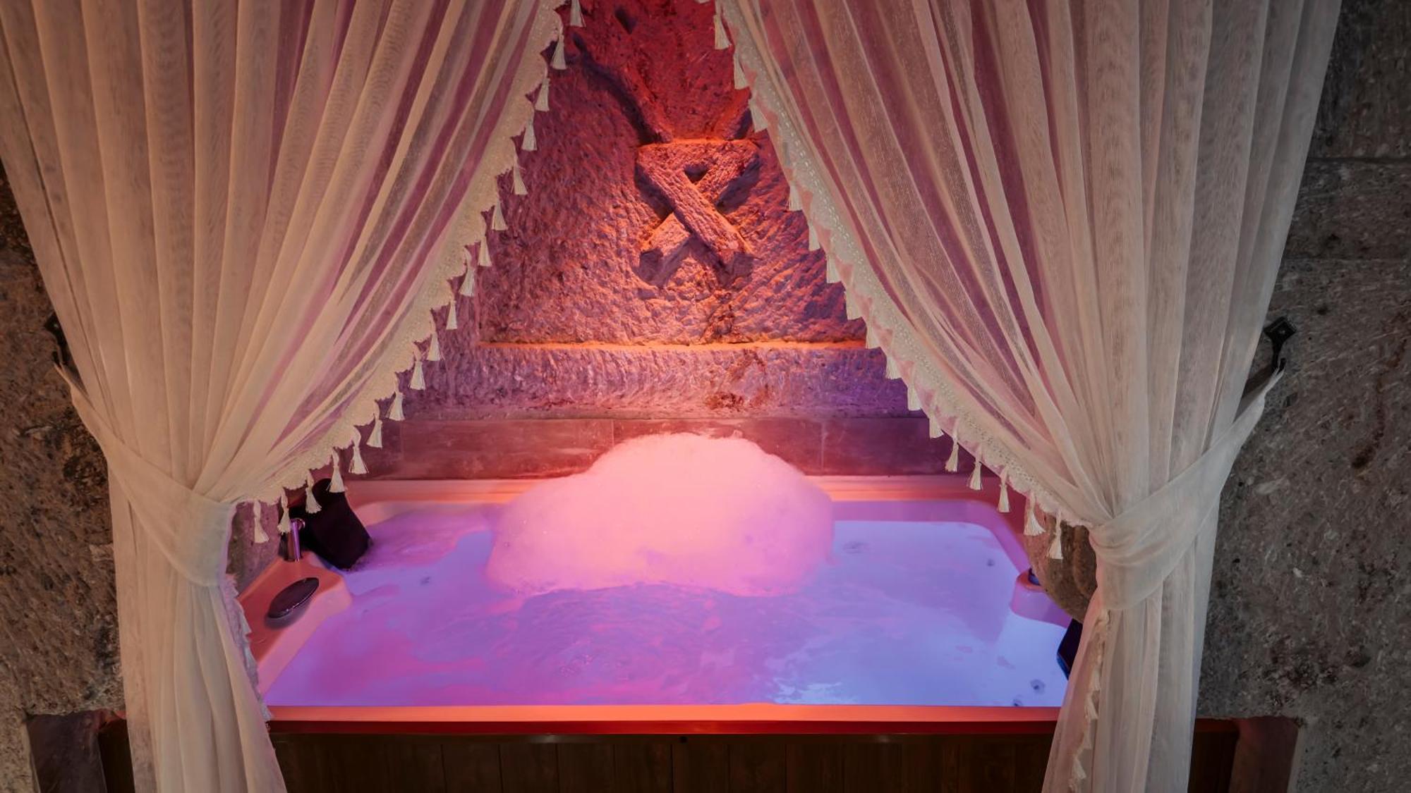 Bayar Cave Suites Юргюп Екстериор снимка