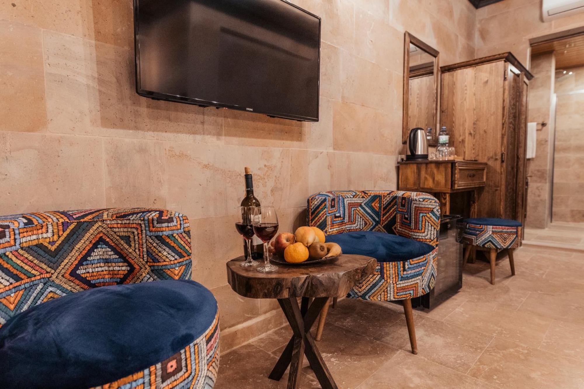 Bayar Cave Suites Юргюп Екстериор снимка